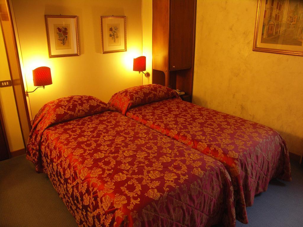 Hotel Duse Азоло Экстерьер фото
